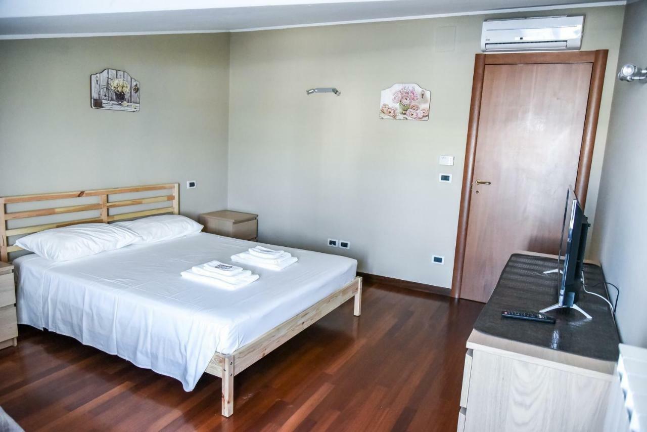 Апартаменти Attic Aries Монтезільвано Екстер'єр фото